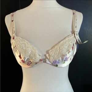 Vintage Maidenform Cream and Purple Lace Bra with Underwire Support